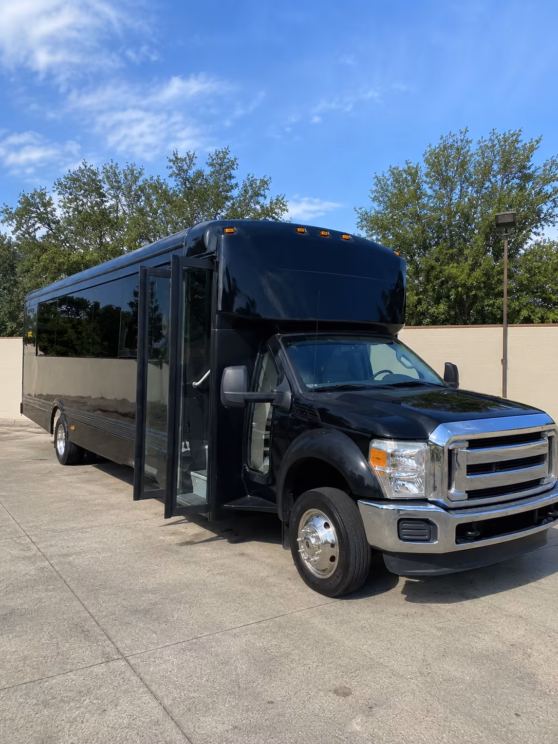 garden grove 20 passenger party bus