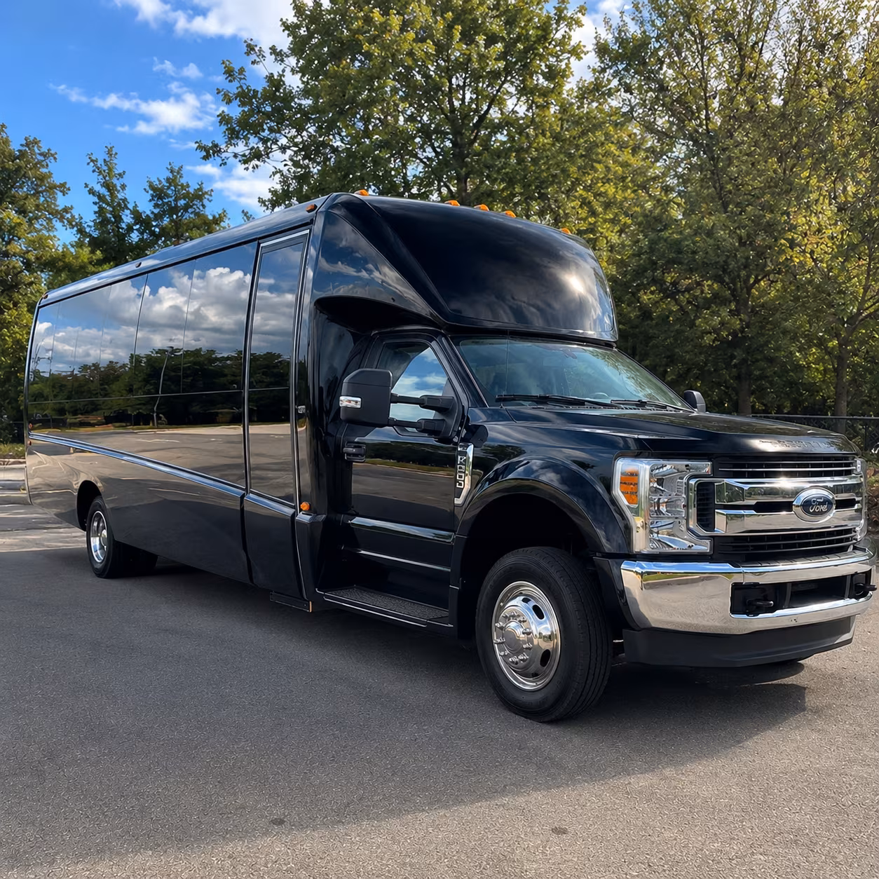 minibuses and fan buses to crypto com arena for lakers and kings games